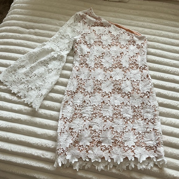 NWOT Bell Sleeve Floral Lace Body Con One-Shoulder Dress! - Picture 5 of 10